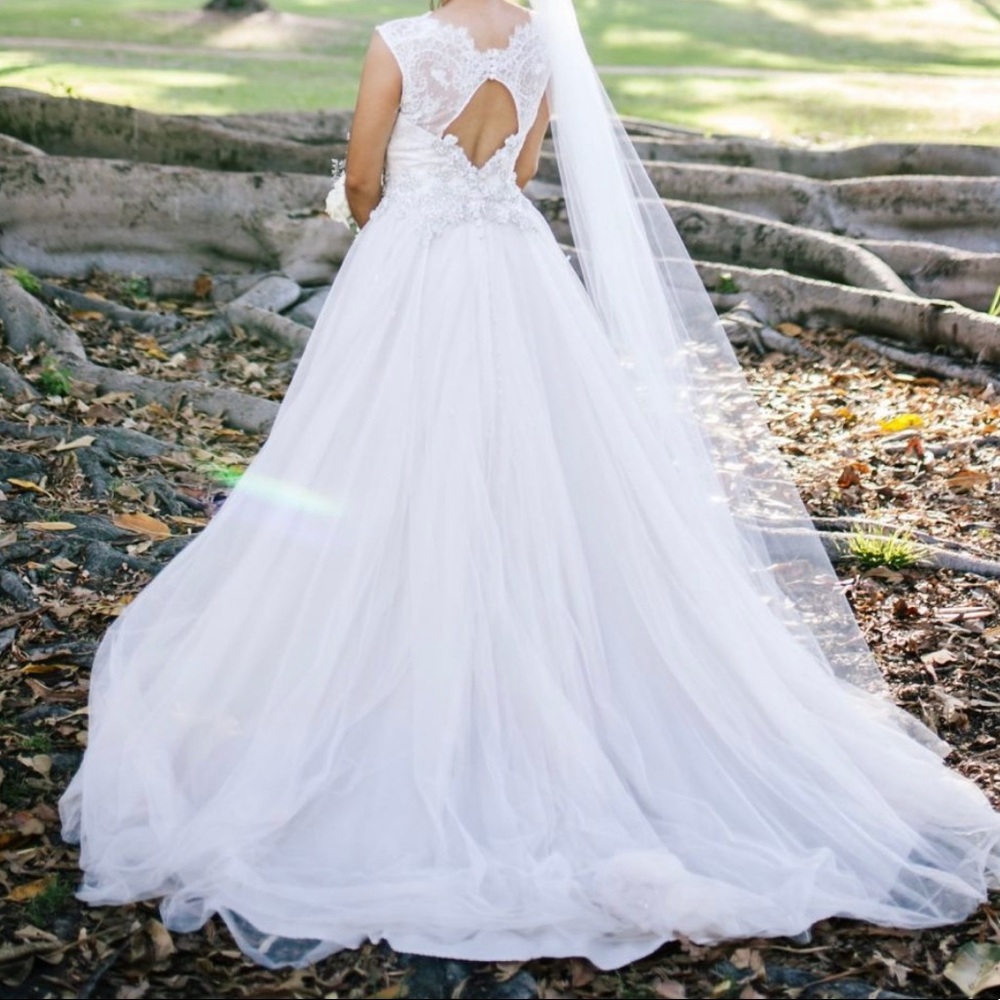 Allure Bridal Wedding Gown Dress style 9022 size 10